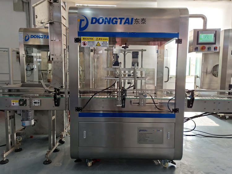一瞬間，東泰全自動(dòng)食用油灌裝機(jī)給你一百萬(wàn)個(gè)可能