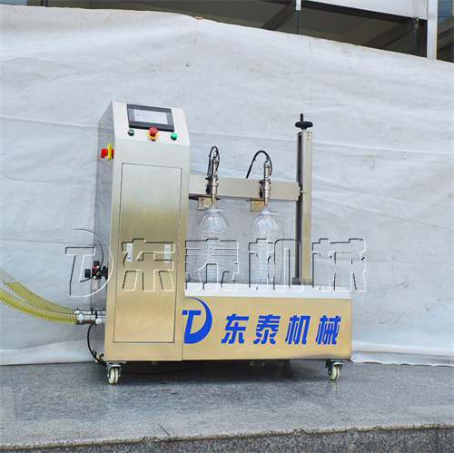 如何清洗小型食用油灌裝機(jī)？東泰告訴你
